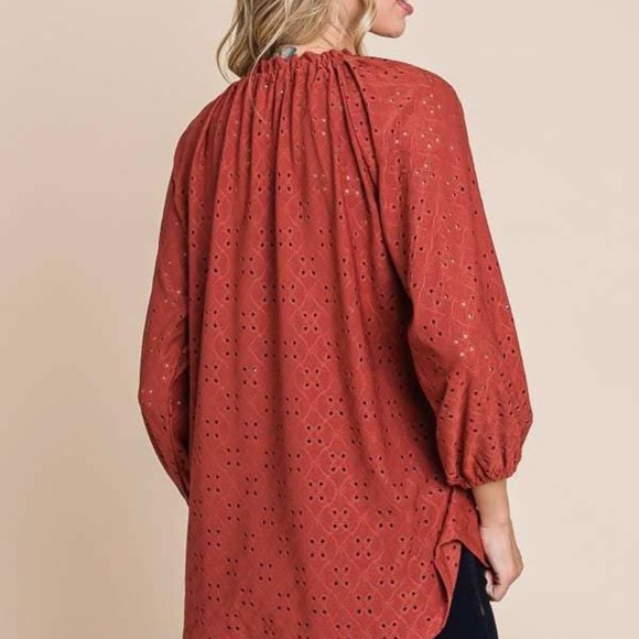 Culture Code Marsala Eyelet Shirred Raglan 3/4 Sleeve Top - Picture 5 of 6